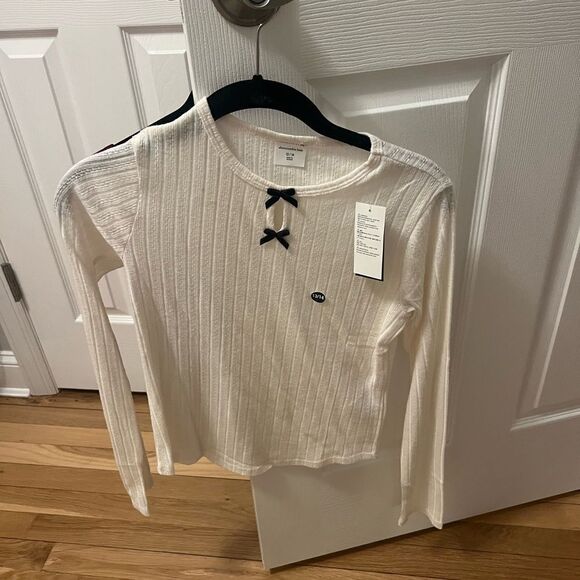 Abercrombie Girls long-sleeve pointelle bow tee - Picture 2 of 6